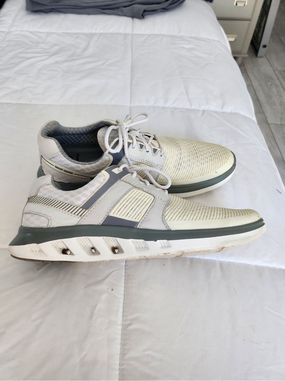 Men's Johnston and Murphy Casual Athletic Sneakers in Light Gray and Ivory